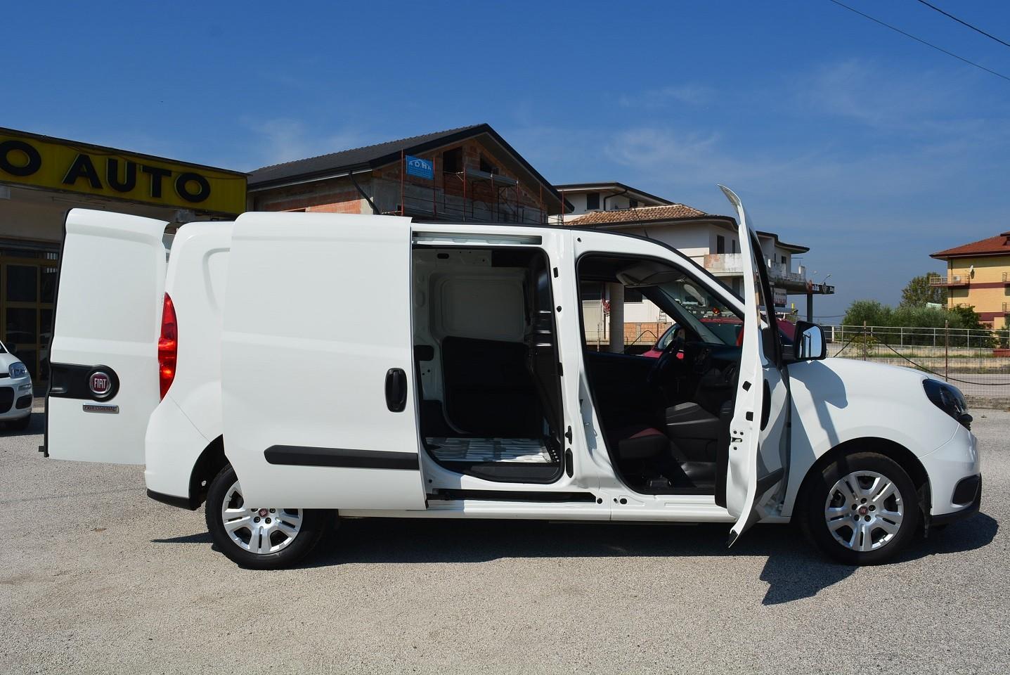 FIAT DOBLÒ MAXi 3ª SERIE 1.6 Mjet 105 cv Lounge CARGO LAMIERATO 3 posti -  Grecoauto