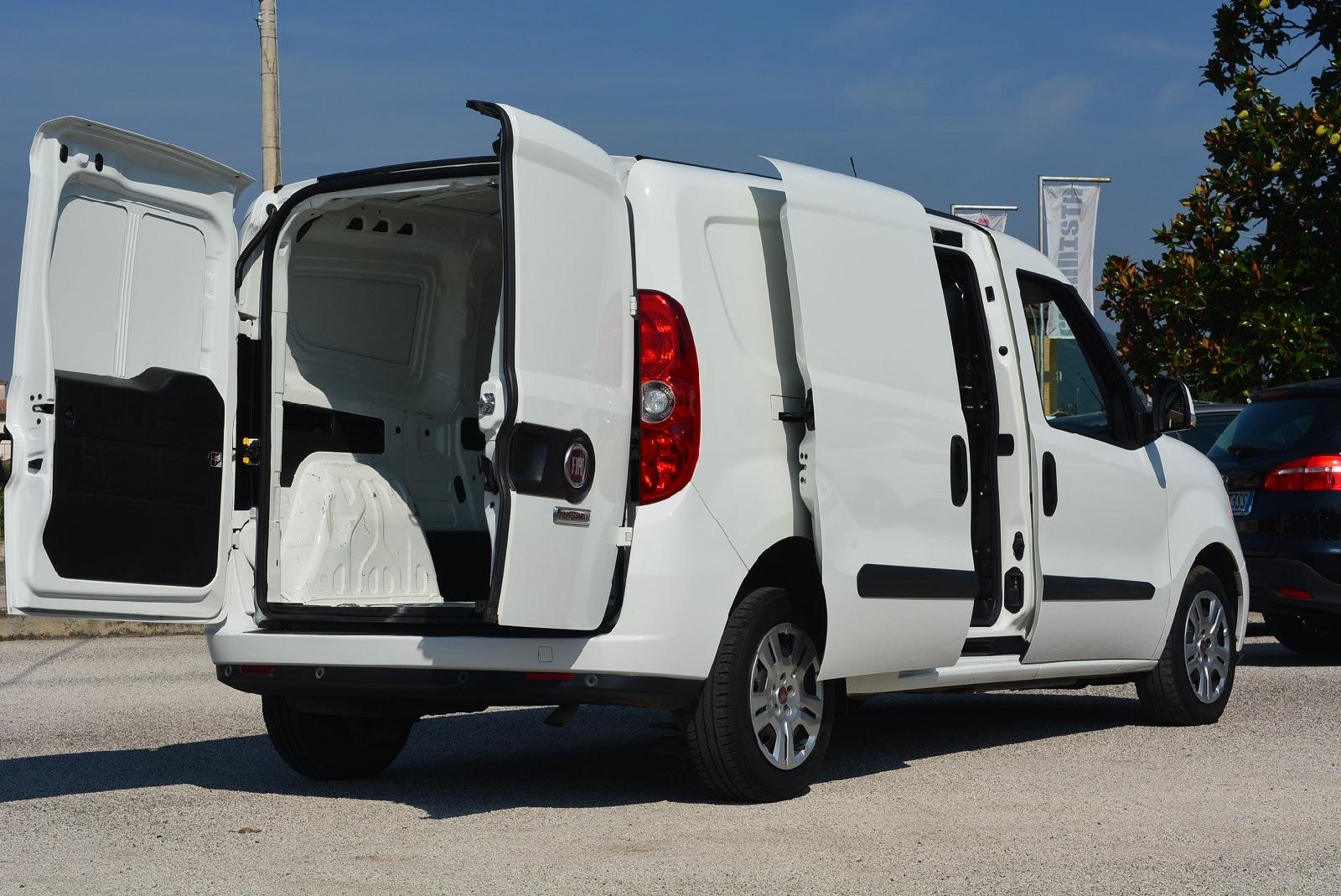 FIAT DOBLÒ MAXi 3ª SERIE 1.6 Mjet 105 cv Lounge CARGO LAMIERATO 3 posti -  Grecoauto