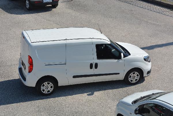 FIAT DOBLÒ MAXi 3ª SERIE 1.6 Mjet 105 cv Lounge CARGO LAMIERATO 3 posti -  Grecoauto